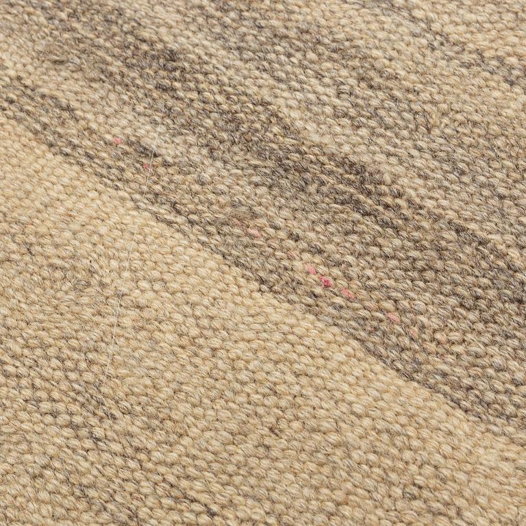 A persian kilim, ca 300 x 200 cm.
