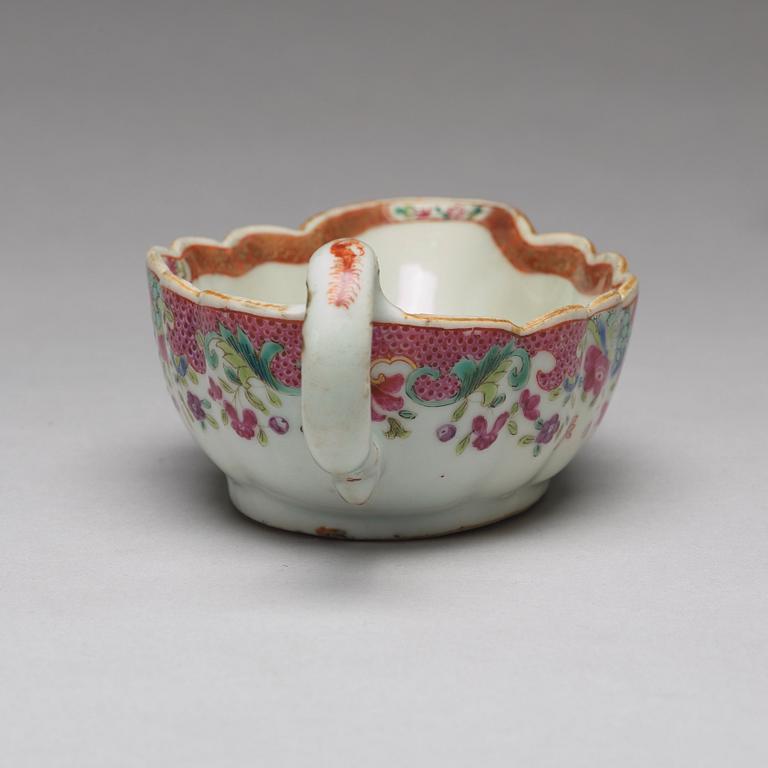 A pair of export porcelain famille rose sauce boats, Qing dynasty, 18th century.