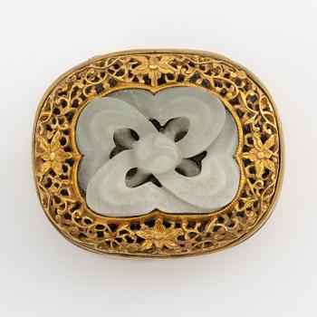 A gilded box with an 'endless knot' inlay, Qing dynasty, 19th century.