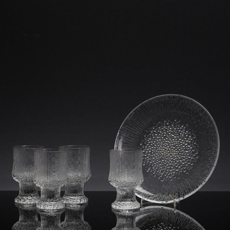 TAPIO WIRKKALA,  glas samt tallrikar, 12+12 st "Ultima Thule", Iittala. Formgiven 1968.