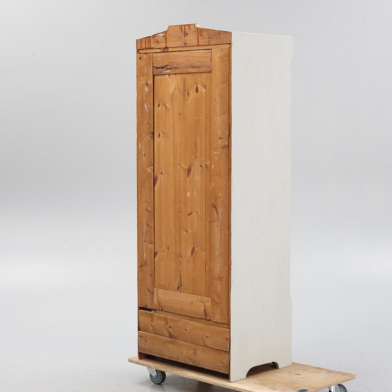 Klädskåp, 1900-talets början.