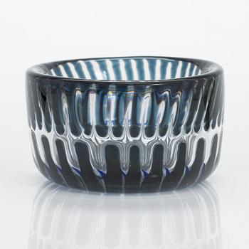 A glass bowl "Ariel" by Ingeborg Lundin for Orrefors. Signed and numbered.