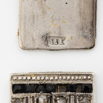 Pärlcollier med odlade pärlor, lås 18K vitguld med rosenslipade diamanter och carréslipade safirer.