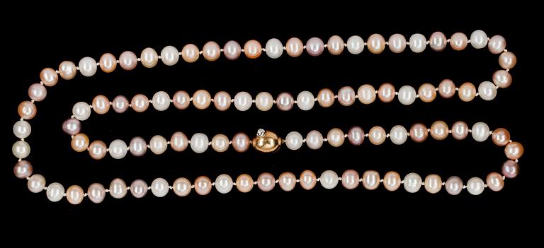 Ole Lynggaard, COLLIER, Ole Lynggaard, olika rosafärgade sötvattenspärlor med lås med briljantslipad diamant, tot. ca 0.03 ct.