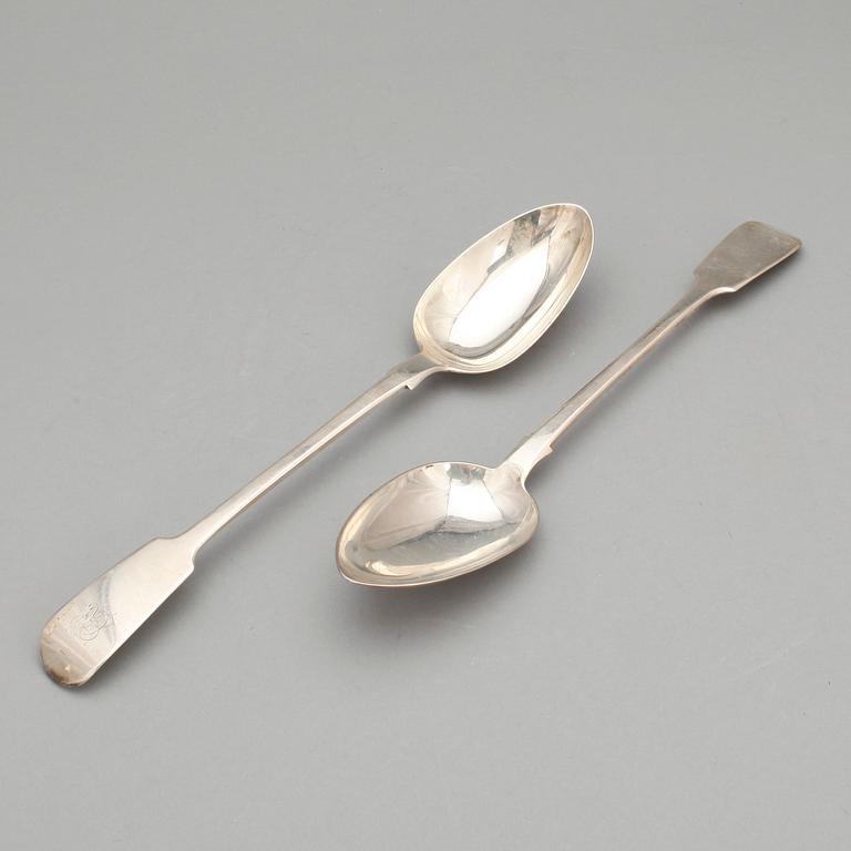 RAGUSKEDAR, 2 st liknande, silver, London 1853. Tot ca 284 gram.