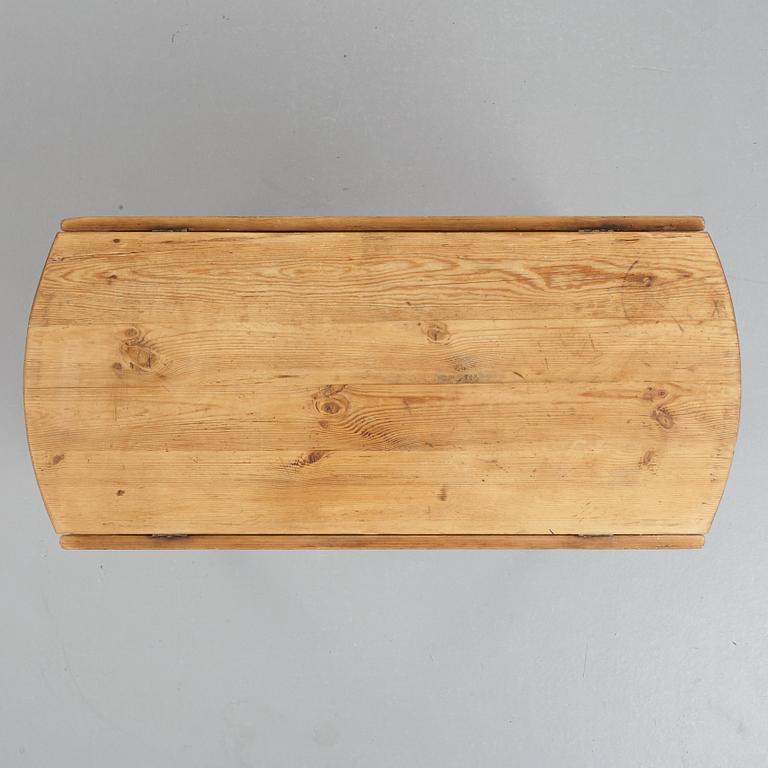 A Swedish 19th century drop-leaf table.