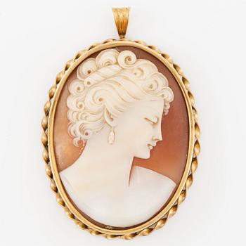 Pendant, 18K gold with shell cameo.