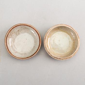 A Chinese porcelain Kangxi style 20th century box with lid.