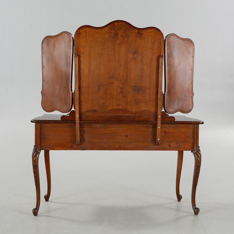 A a makeup table from the first haöf of the 20th century.