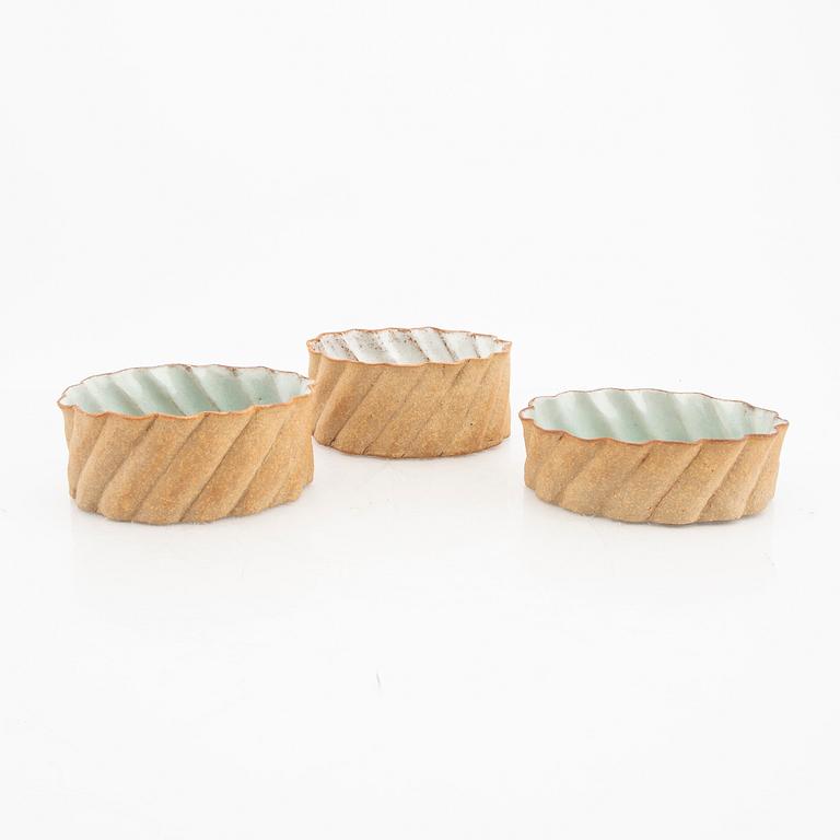 Signe Persson-Melin, a set of three stoneware "Cumulus" bowls signed later part of the 20th century.