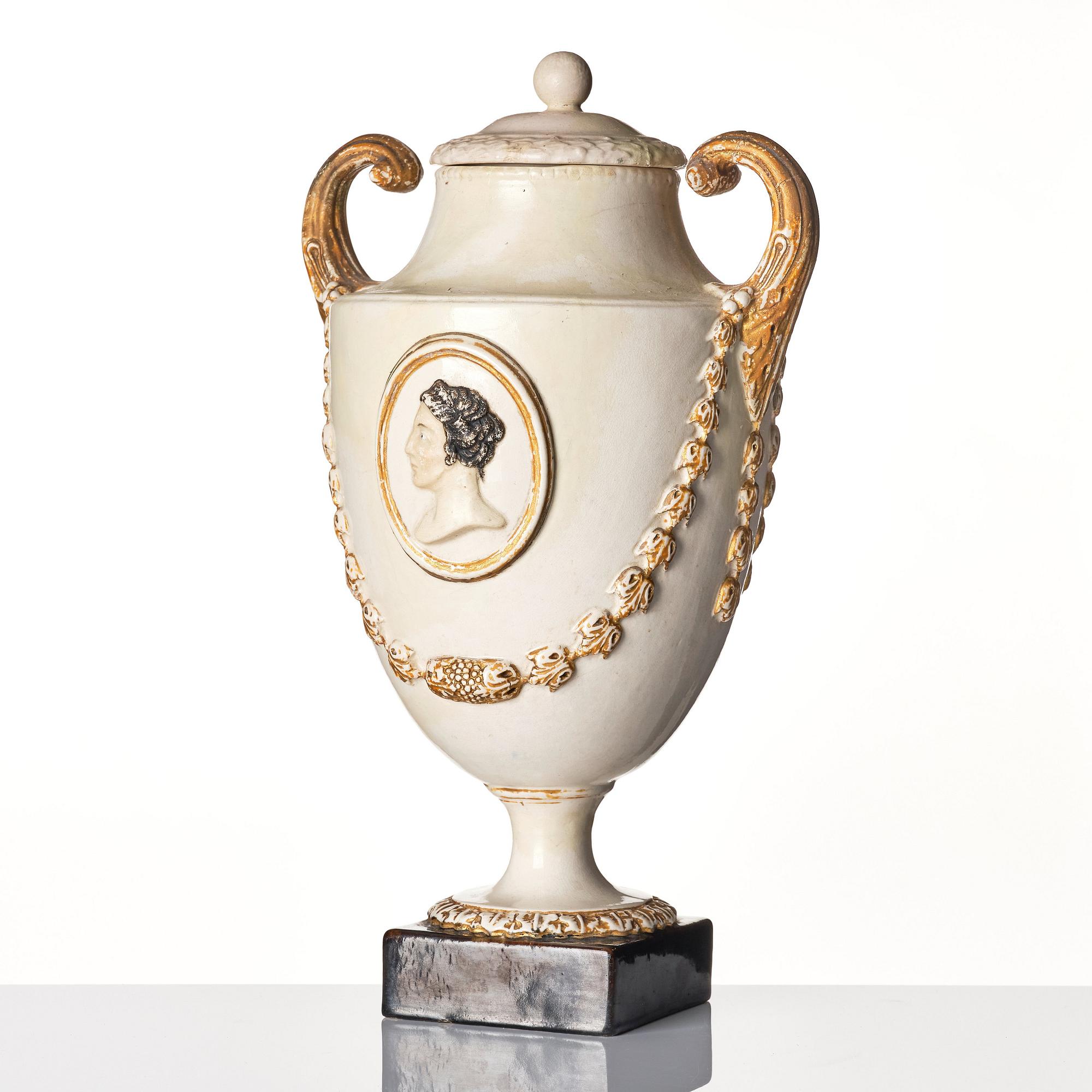 A Swedish Marieberg vase with cover, 18th century.