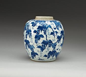 A blue and white jar, Qing dynasty, Kangxi (1662-1722).