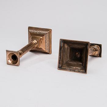 LJUSSTAKAR, ETT PAR, brons, England, 1700-tal.
