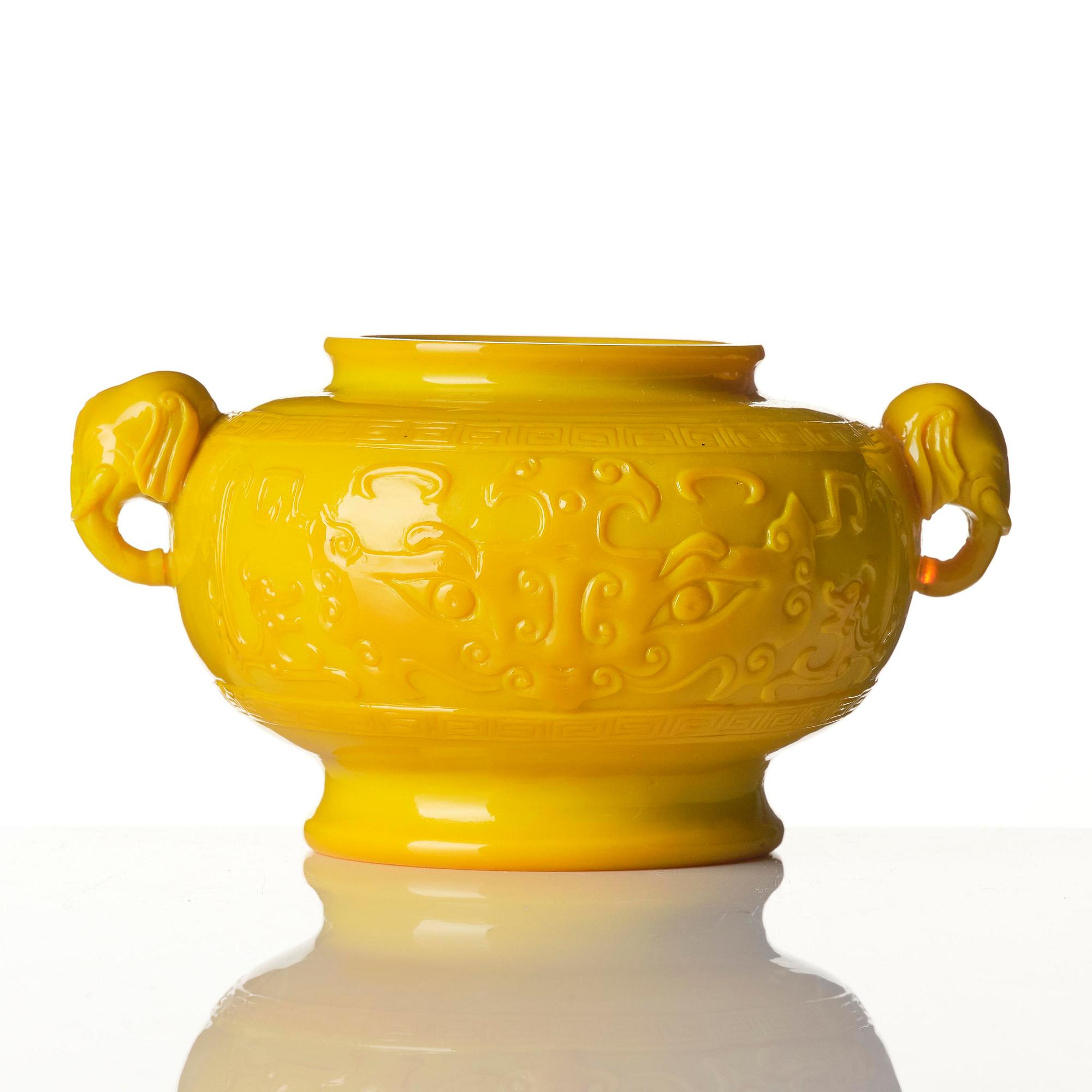 An elegant moulded yellow glass censer, late Qing or early 20th century.
