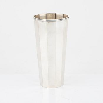 Wiwen Nilsson, a sterling silver vase, Lund 1948.