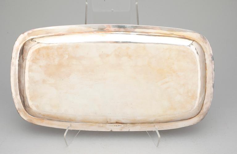 BRICKA, silver, K G Markströms Guldsmeds AB, Uppsala, 1966. Tot vikt ca 791 gram.