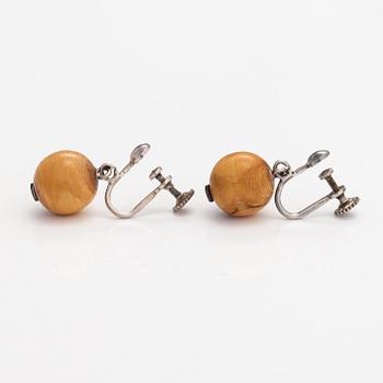 Kaija Aarikka, A necklace, a paid of earrings and a brooch made of silver and wood. Finland.