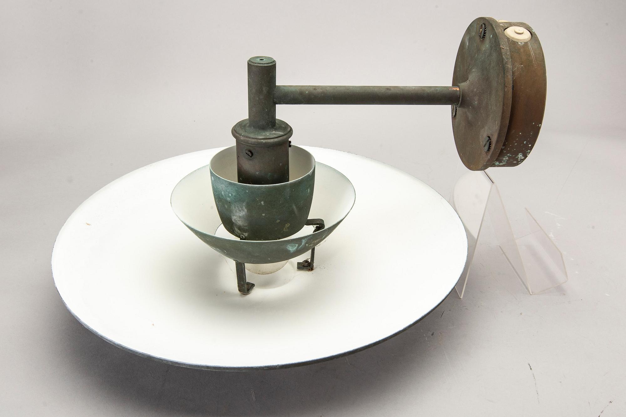 POUL HENNINGSEN, vägglampa för utomhusbruk, "PH", Louis Poulsen, Danmark.