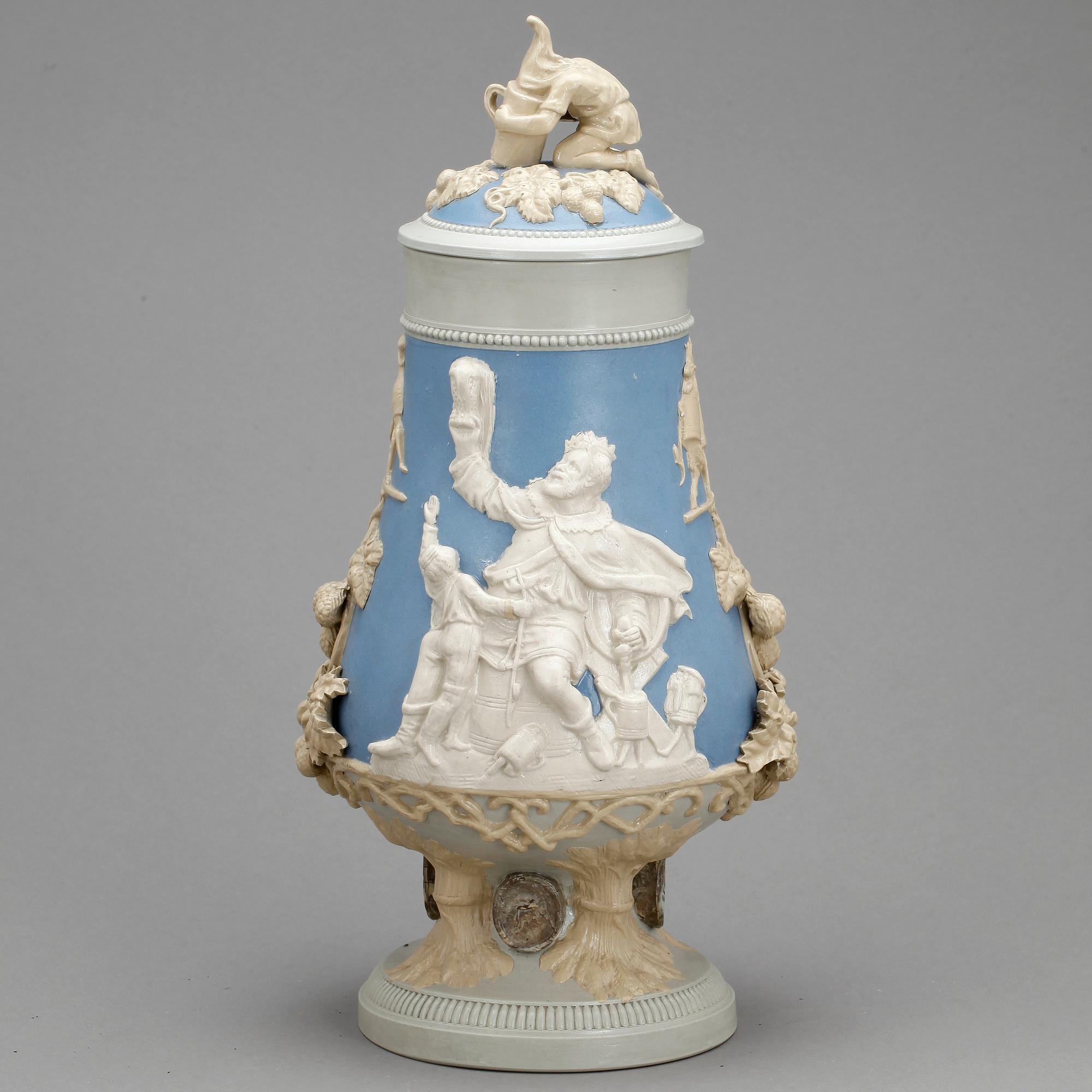 KRUS MED LOCK, keramik, Willeroy & Boch, omkring sekelskiftet 1900.