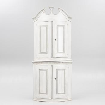 Corner cabinet, 18th century.
