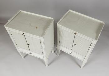 SÄNGBORD, 1 par, gustaviansk stil, 1900-talets andra hälft.