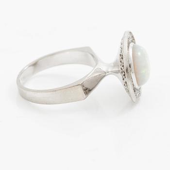 A ring 18K white gold set with an opal and eight-cut diamonds. CF Carlman, Stockholm 1973.