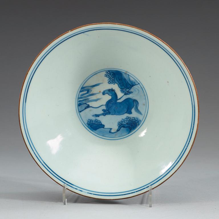 A blue and white Transitional bowl, 17th century.