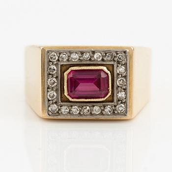 Ring, 18K guld med syntetisk rubin samt åttkantslipade diamanter.