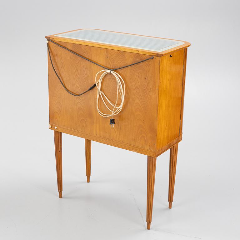 A mahogany veneered Swedish Modern bar cabinet, Förenade Möbelfabrikerna, 1940's.