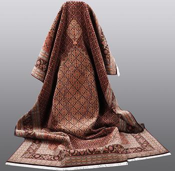 A CARPET, Tabriz, sk Mahi, 60 Raj, 286 x 200 cm.