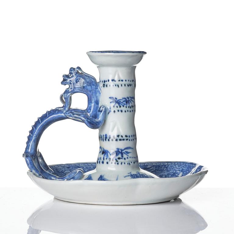 Ljusstake, porslin. Qingdynastin, Qianlong (1736-95).