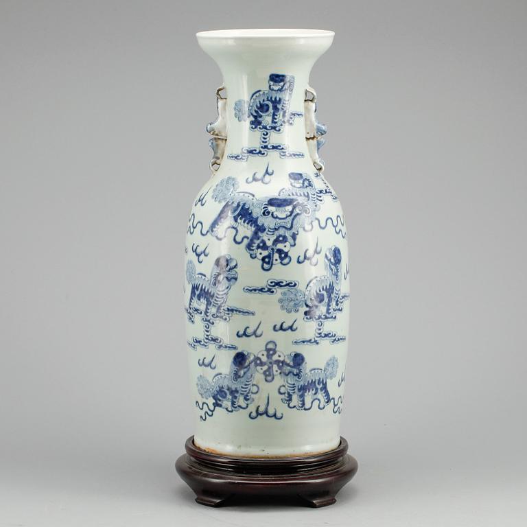 GOLVVAS, porslin, Kina. 1800-tal.