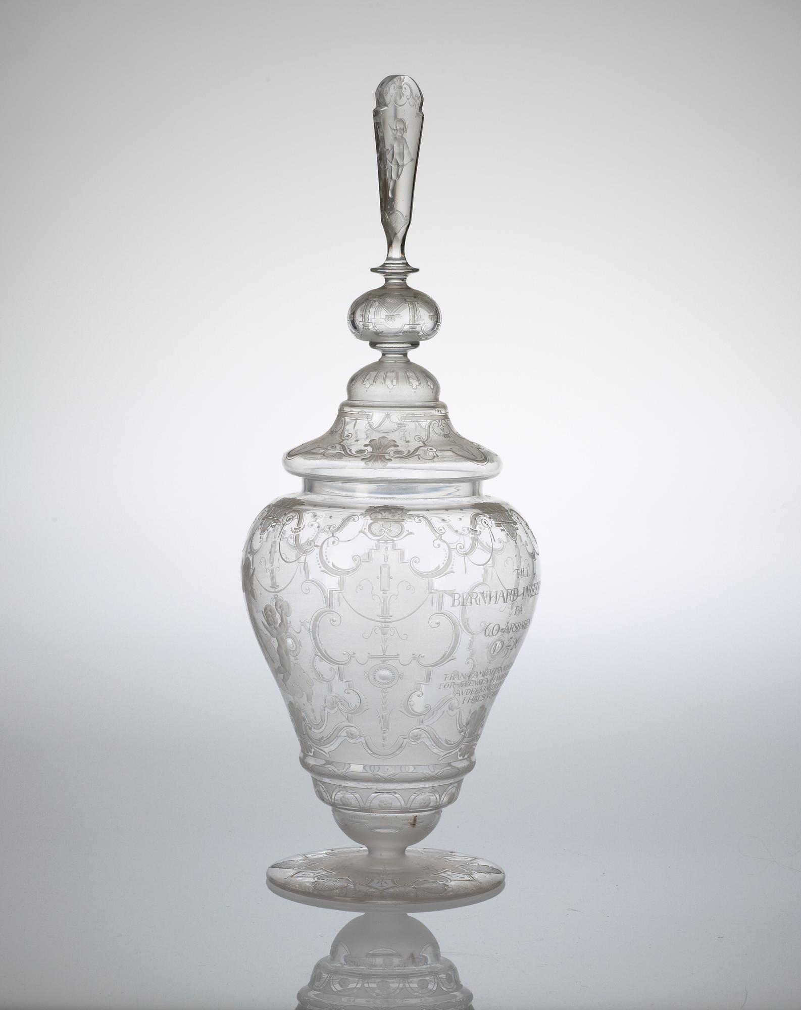 An Edvin Ollers engraved glass goblet with cover, Elme 1926, engraved by Carl Müller.