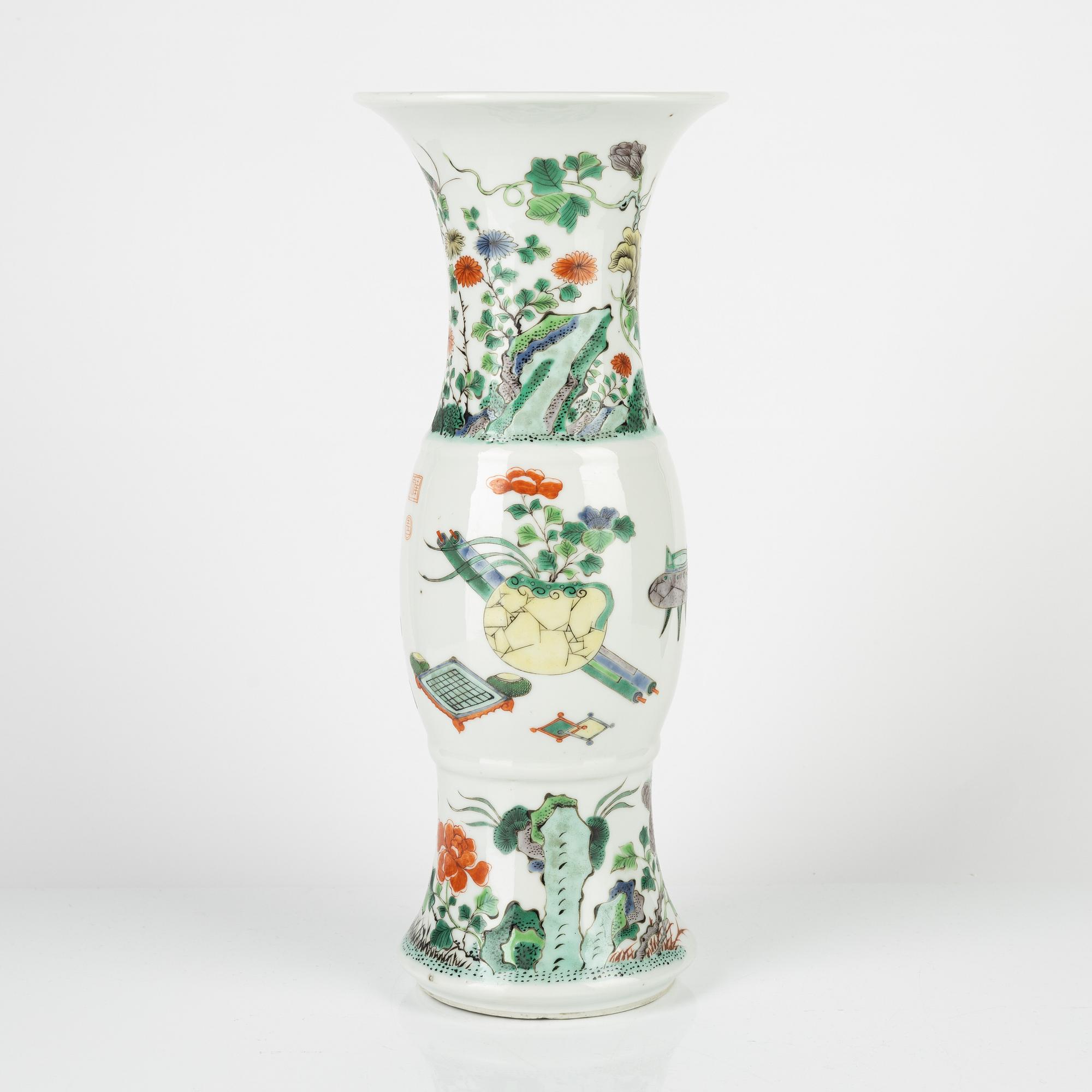A Chinese famille verte beakervase, Kangxi style, 20th century.