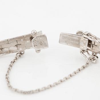 Bracelet, 18K white gold with marquise cut and brilliant cut diamonds.