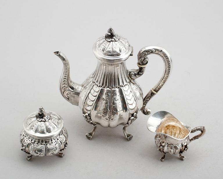 KAFFESERVIS, 3 delar, silver, svenska importstämplar. Vikt ca 1335 gram.