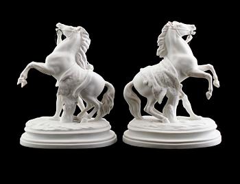 FIGURGRUPPER, 1 par, parian, Marlyhästarna, 1900-talets första hälft.