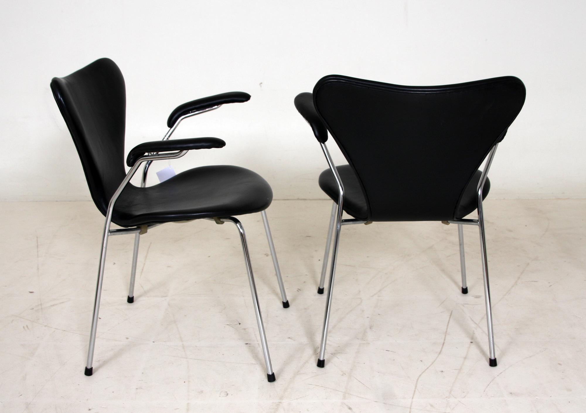 KARMSTOLAR, ett par, "Sjuan", Arne Jacobsen, Fritz Hansen.