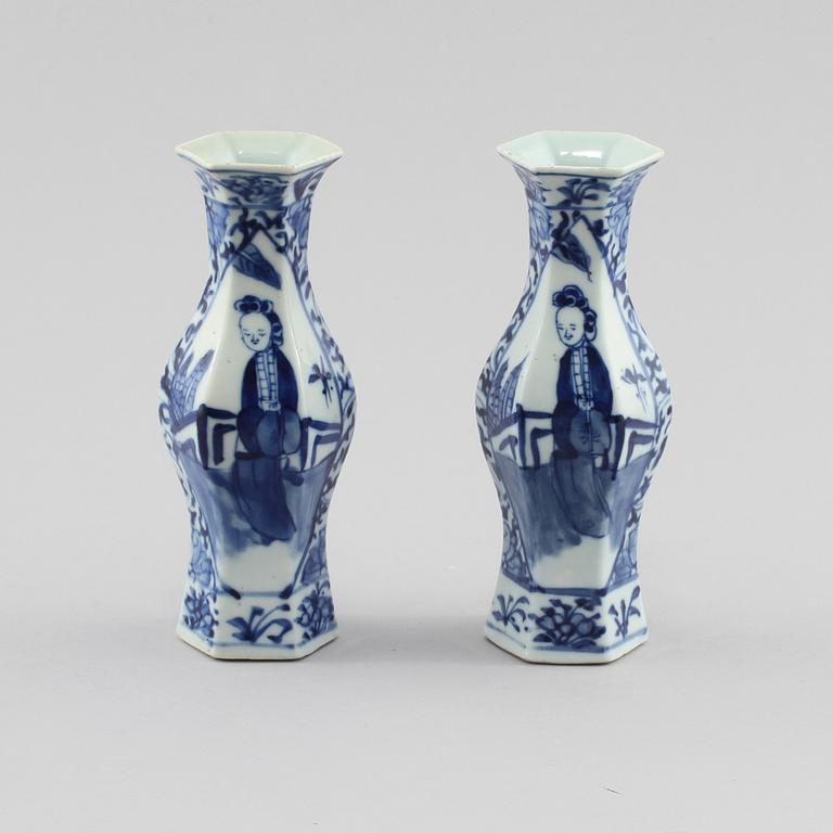 VASER, ett par, porslin, Kina,  Kangxi (1662-1722).