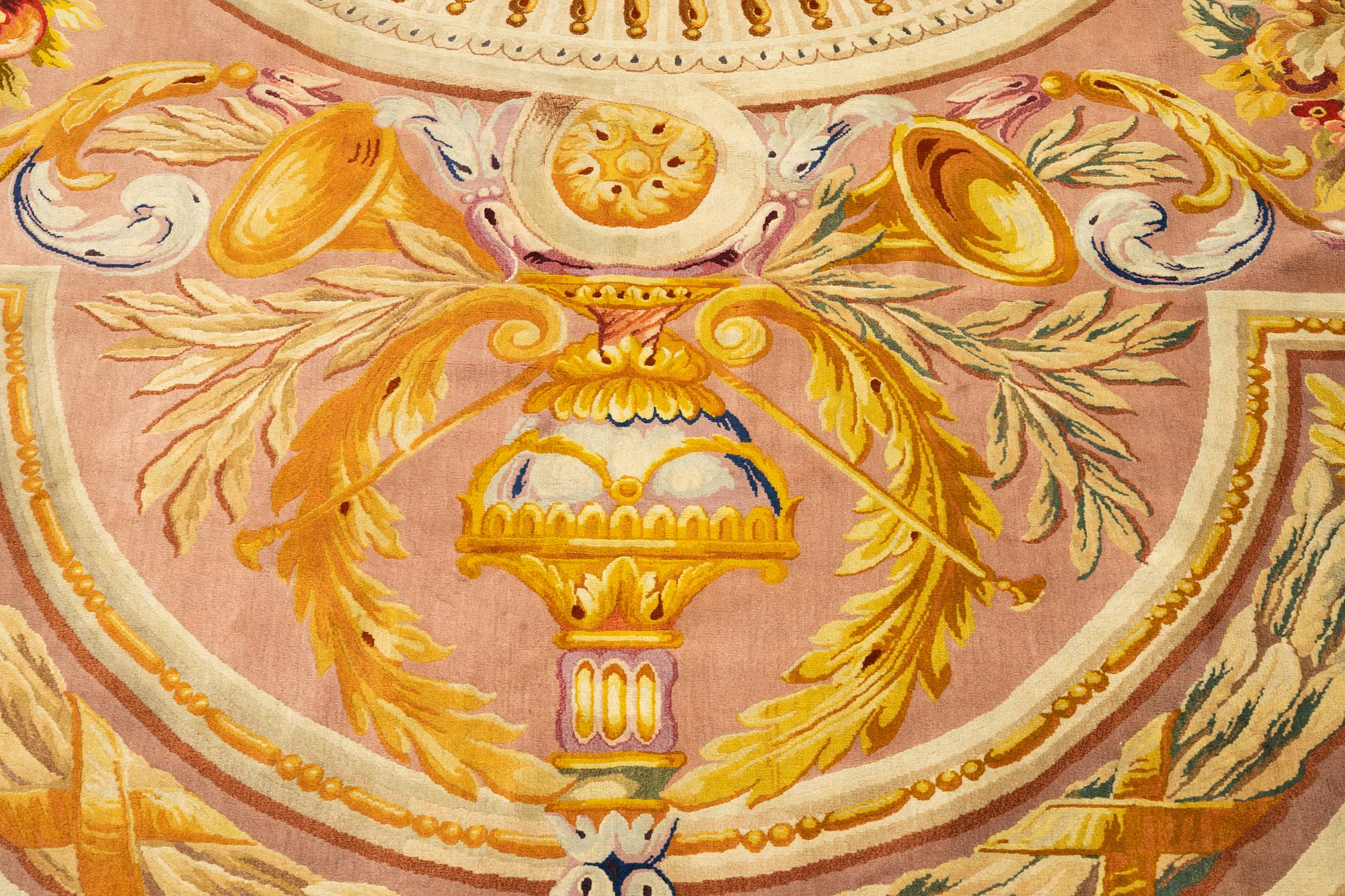 Matta, Savonnerieteknik, ca 560 x 429 cm, Louis XVI stil, Frankrike.