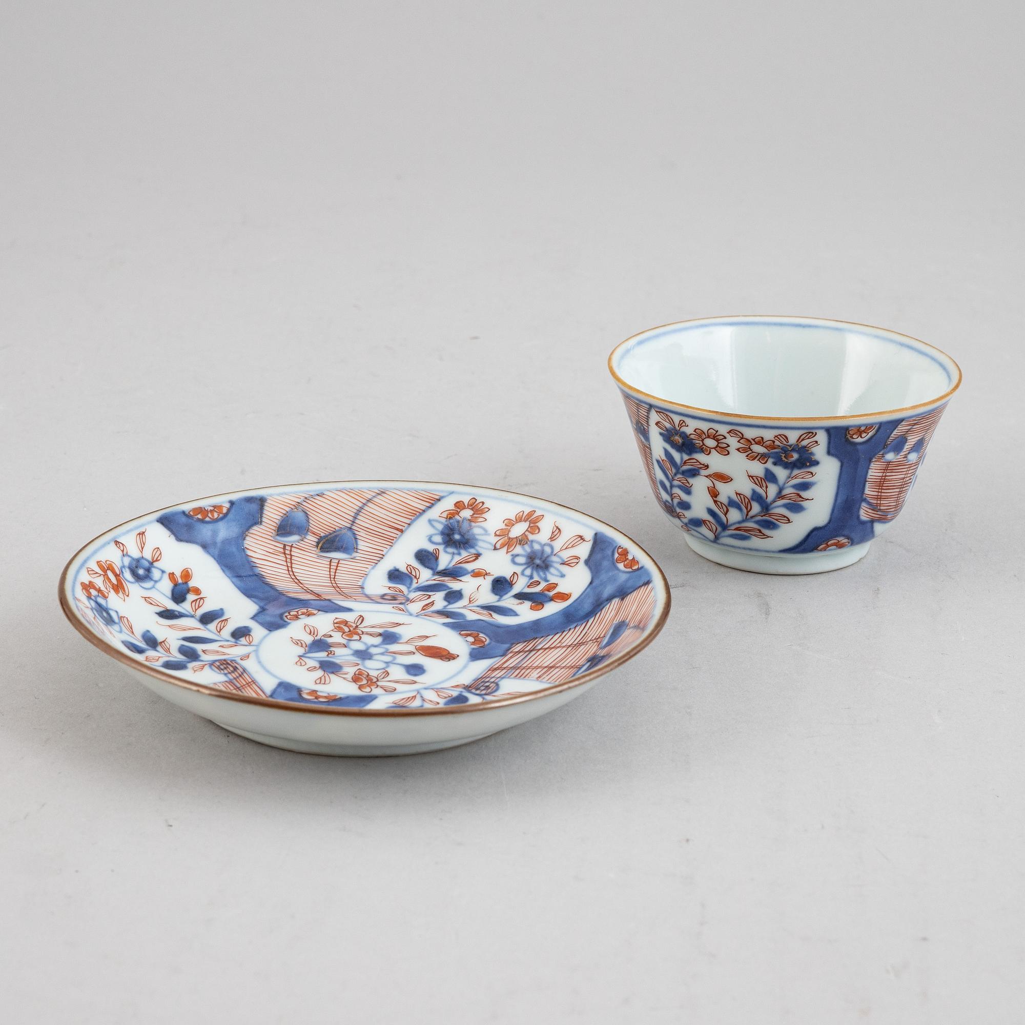 A group of Chinese porcelain, Qing dynasty, Qianlong (1736-1795) and 19th/20th century. (6 pieces).