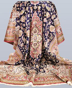 Matta, Ghom, silke, ca 340 x 239 cm.