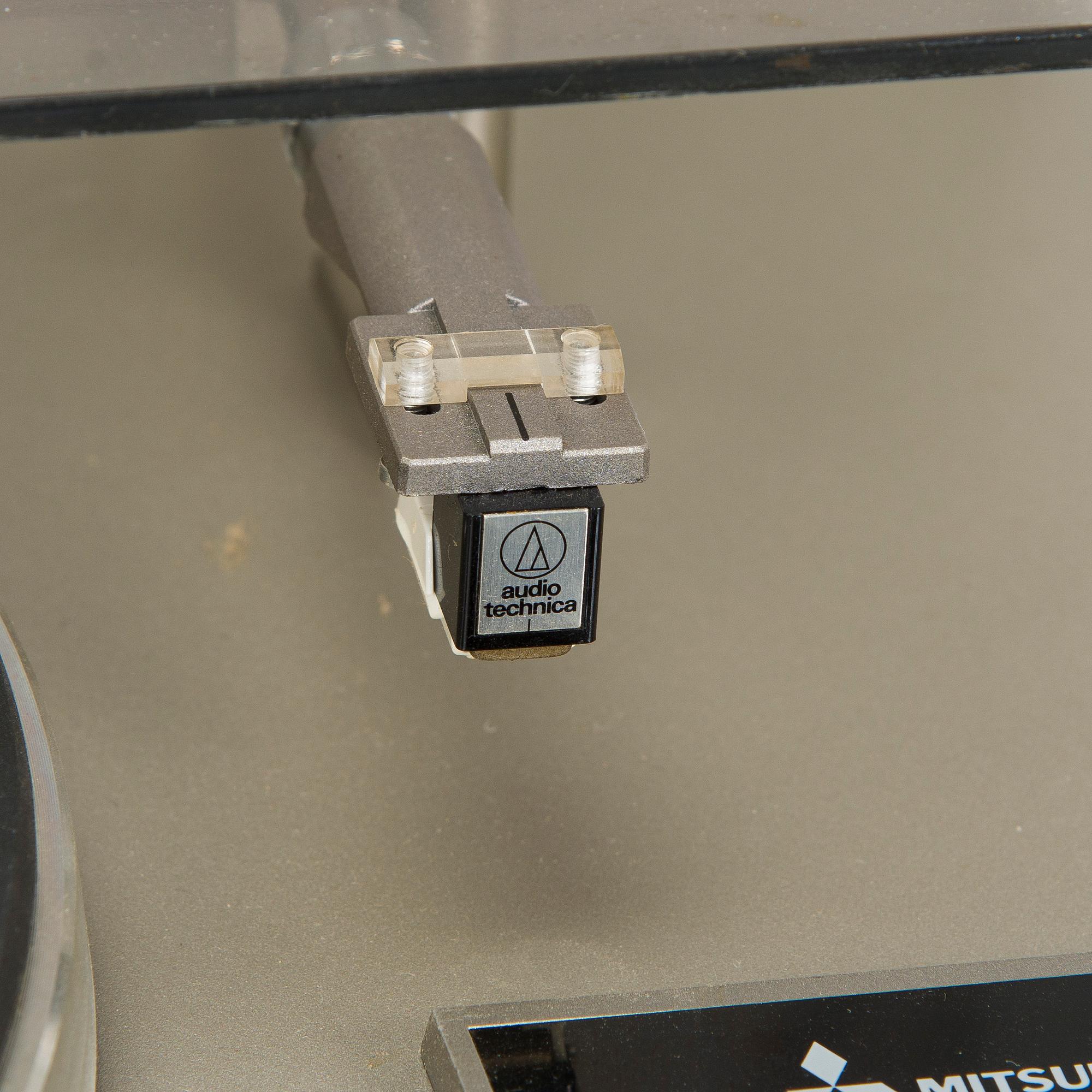 Vinylspelare, modell LT-5V, samt förstärkare och tuner, Mitsubishi, 1980-tal.