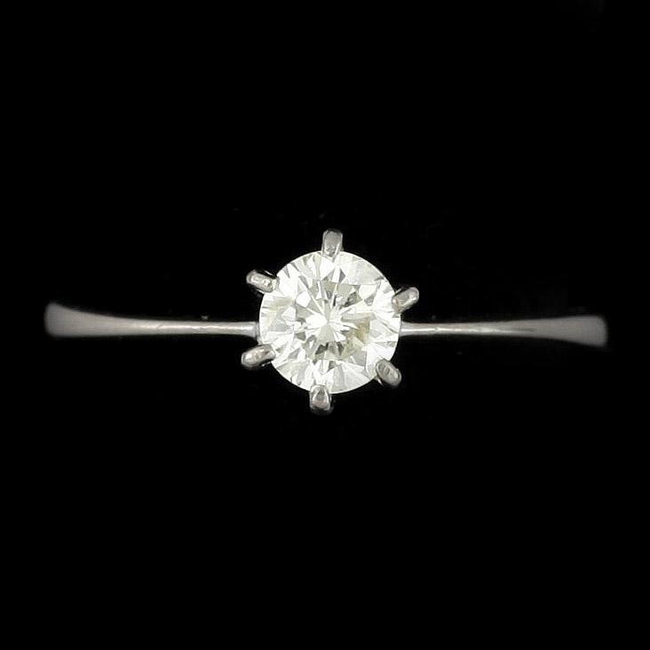 RING, 18k vitguld med briljantslipad diamant ca 0,4 ct. Vikt ca 2 gram.