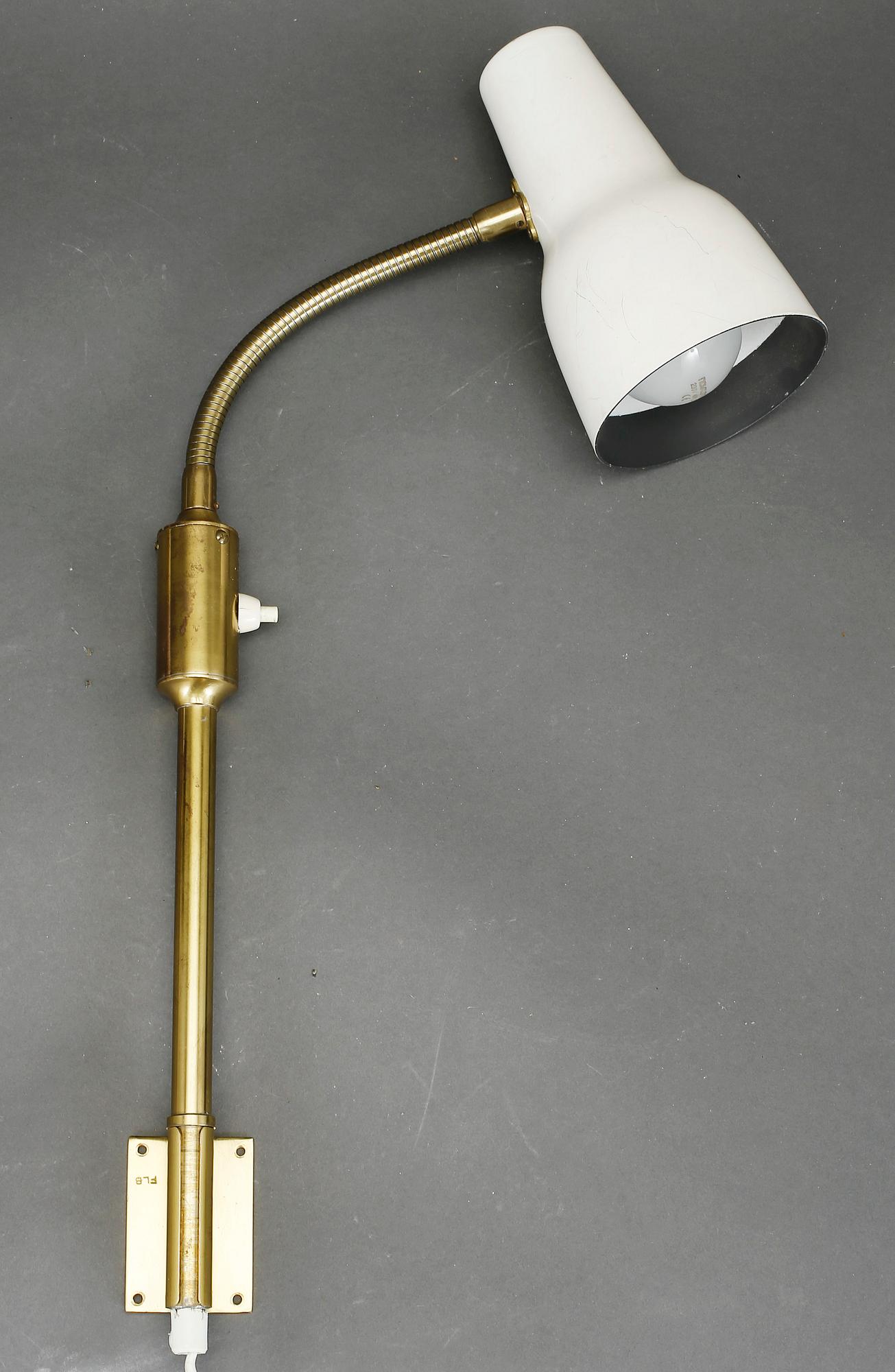 VÄGGLAMPOR, ett par, märkta FLB, 1900-talets mitt.