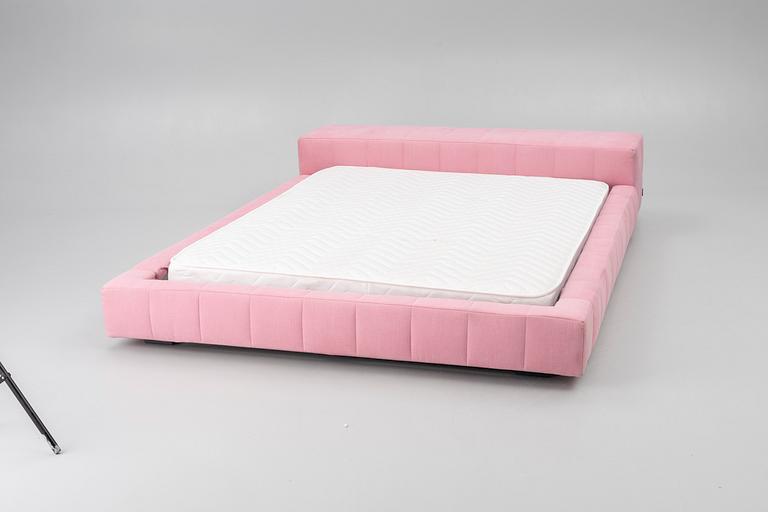 Giuseppe Viganò, a "Squaring" bed, Bonaldo, Italy.