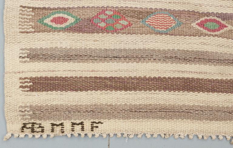 MATTA. "Åkerbär, ljus". Gobelängteknik. 199 x 125 cm. Signerad AB MMF BN.