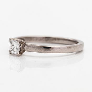 Ring, 18K vitguld och princessslipad diamant ca 0.39 ct. Finland 2009.