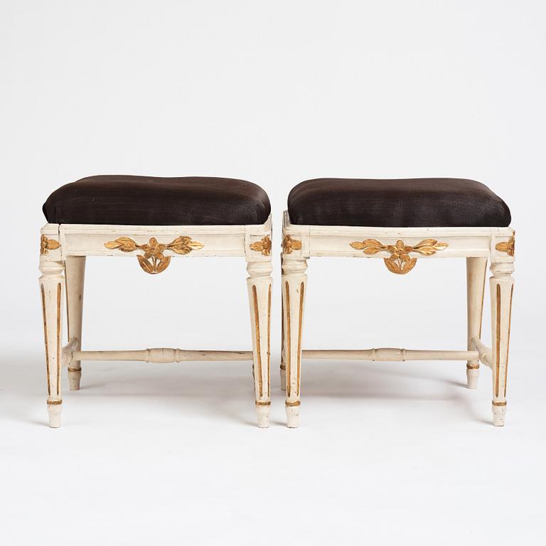 Taburetter, ett par, av Johan Erik Höglander (mästare i Stockholm 1777-1813), Gustavianska.