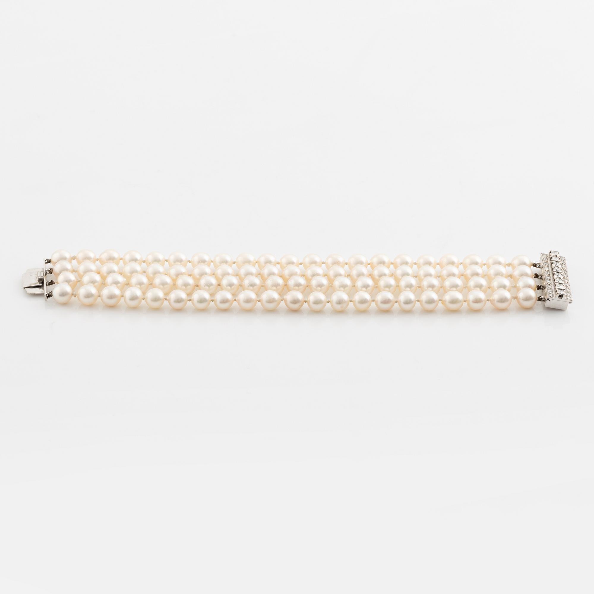 Four strand cultured pearl bracelet, clasp white gold with brilliant cut diamonds.